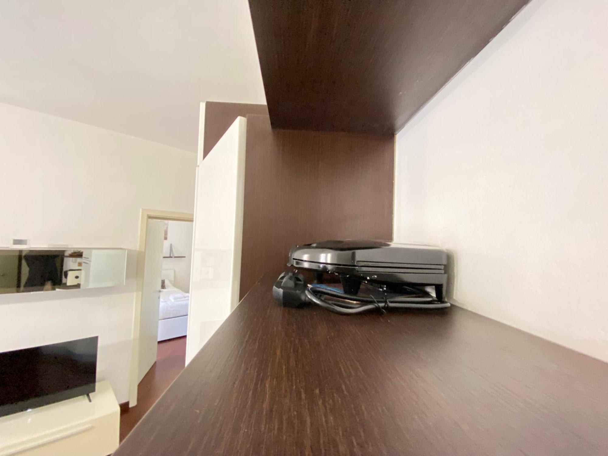 Avantgard Rooms Western Station Болонья Экстерьер фото