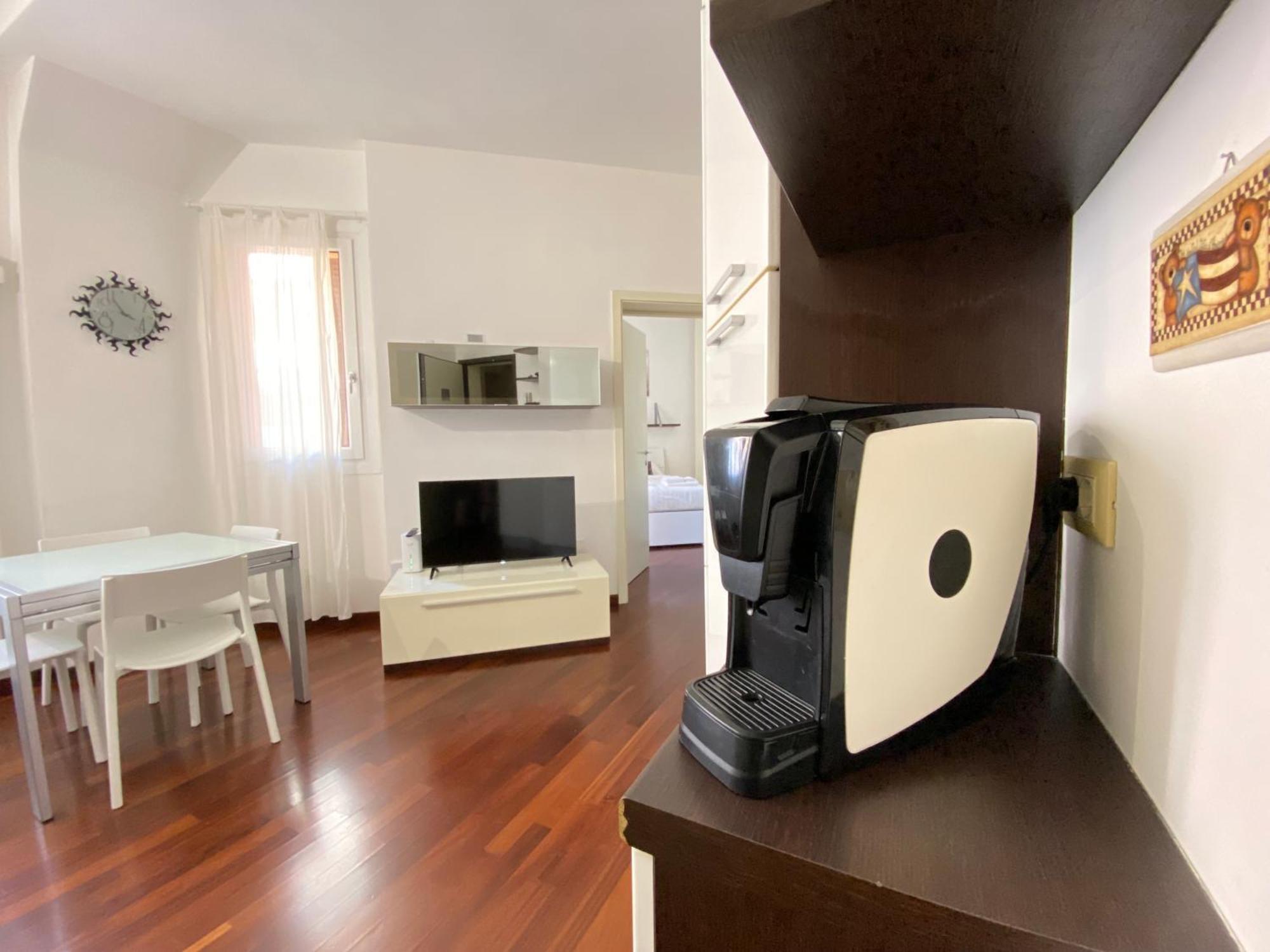 Avantgard Rooms Western Station Болонья Экстерьер фото