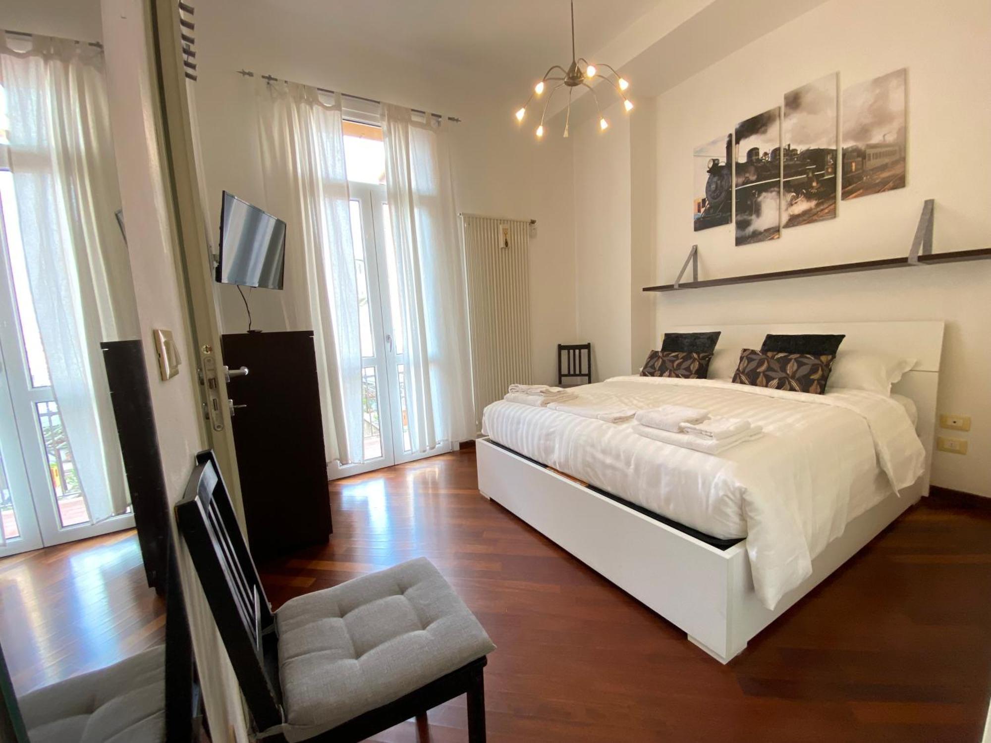 Avantgard Rooms Western Station Болонья Экстерьер фото