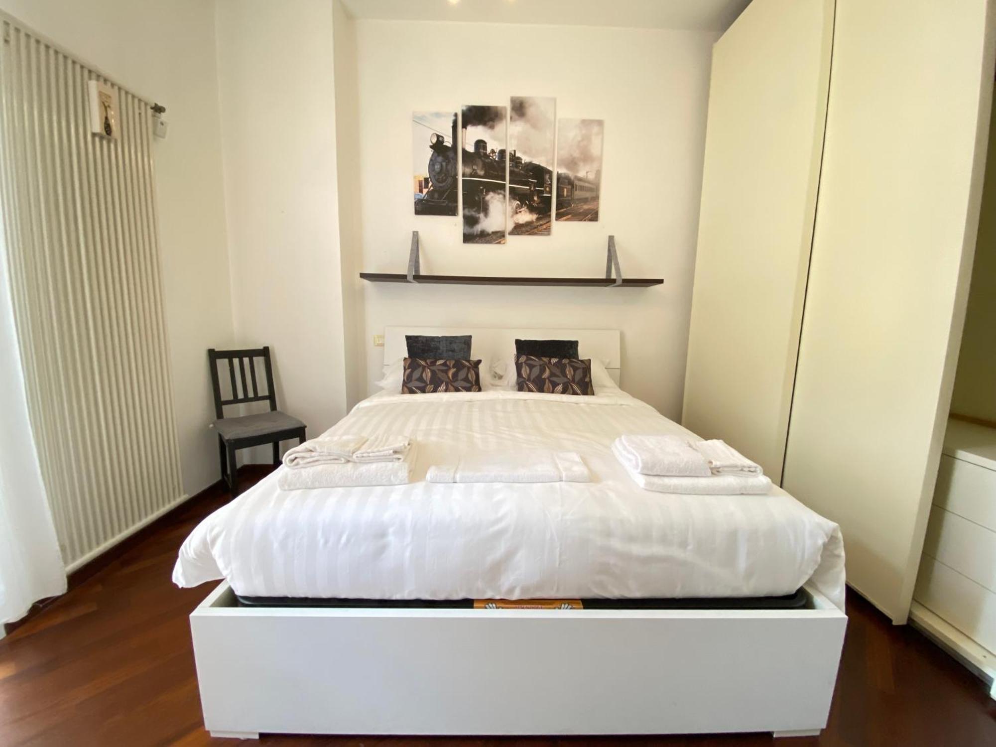 Avantgard Rooms Western Station Болонья Экстерьер фото