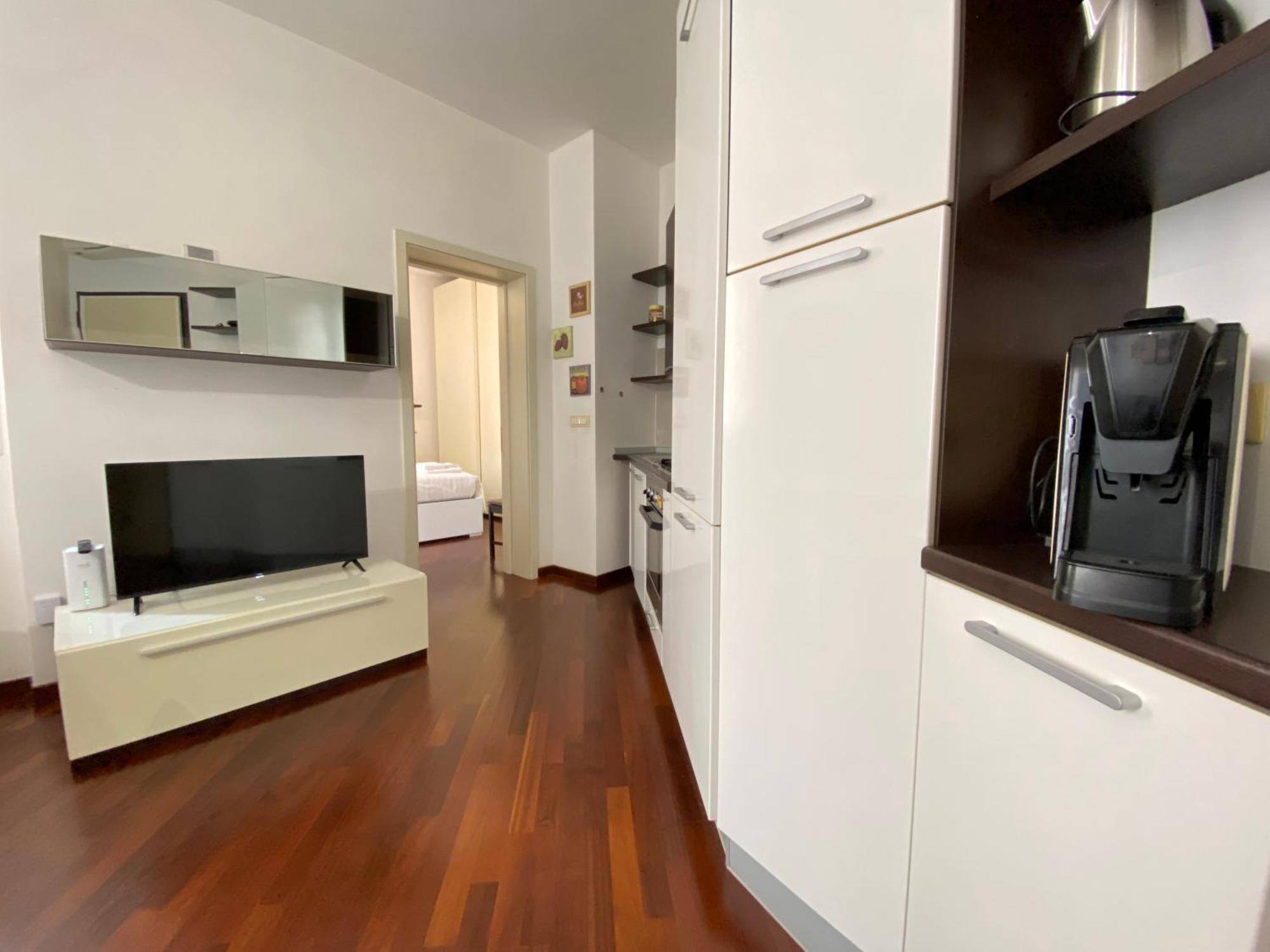 Avantgard Rooms Western Station Болонья Экстерьер фото
