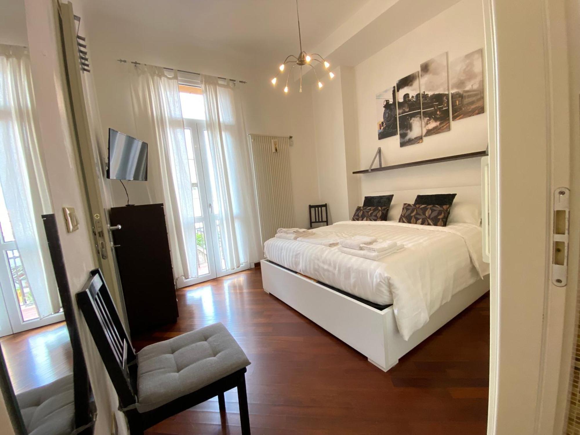 Avantgard Rooms Western Station Болонья Экстерьер фото