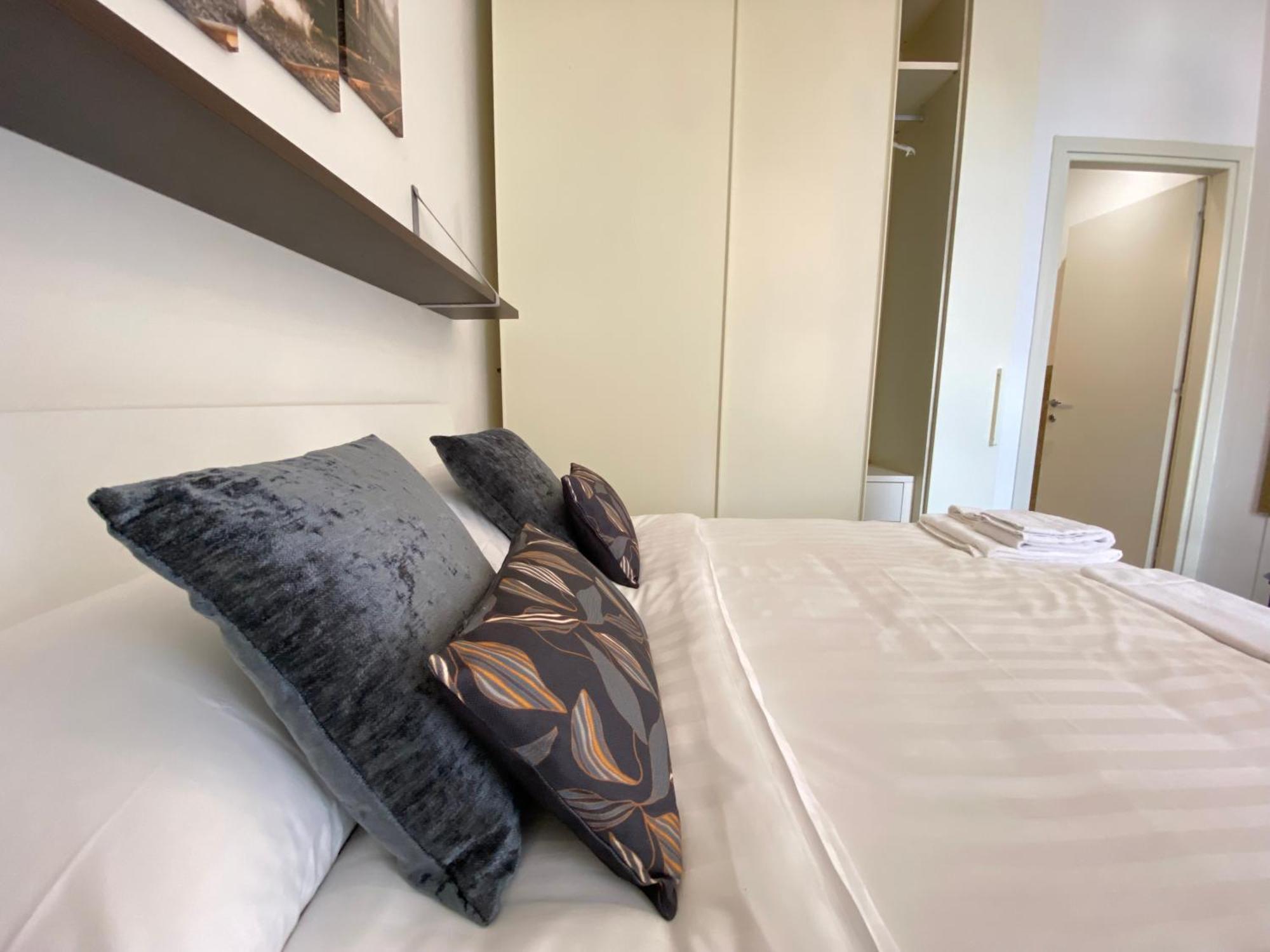 Avantgard Rooms Western Station Болонья Экстерьер фото