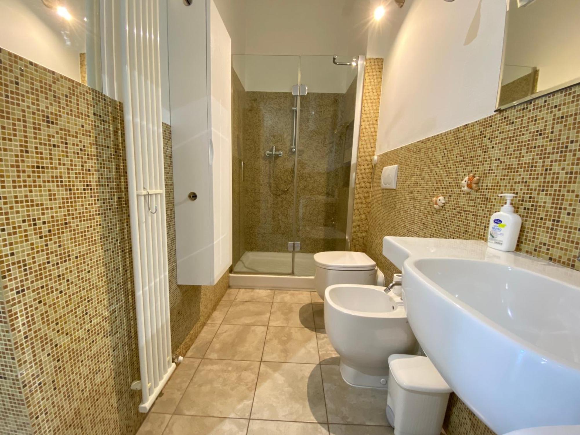 Avantgard Rooms Western Station Болонья Экстерьер фото