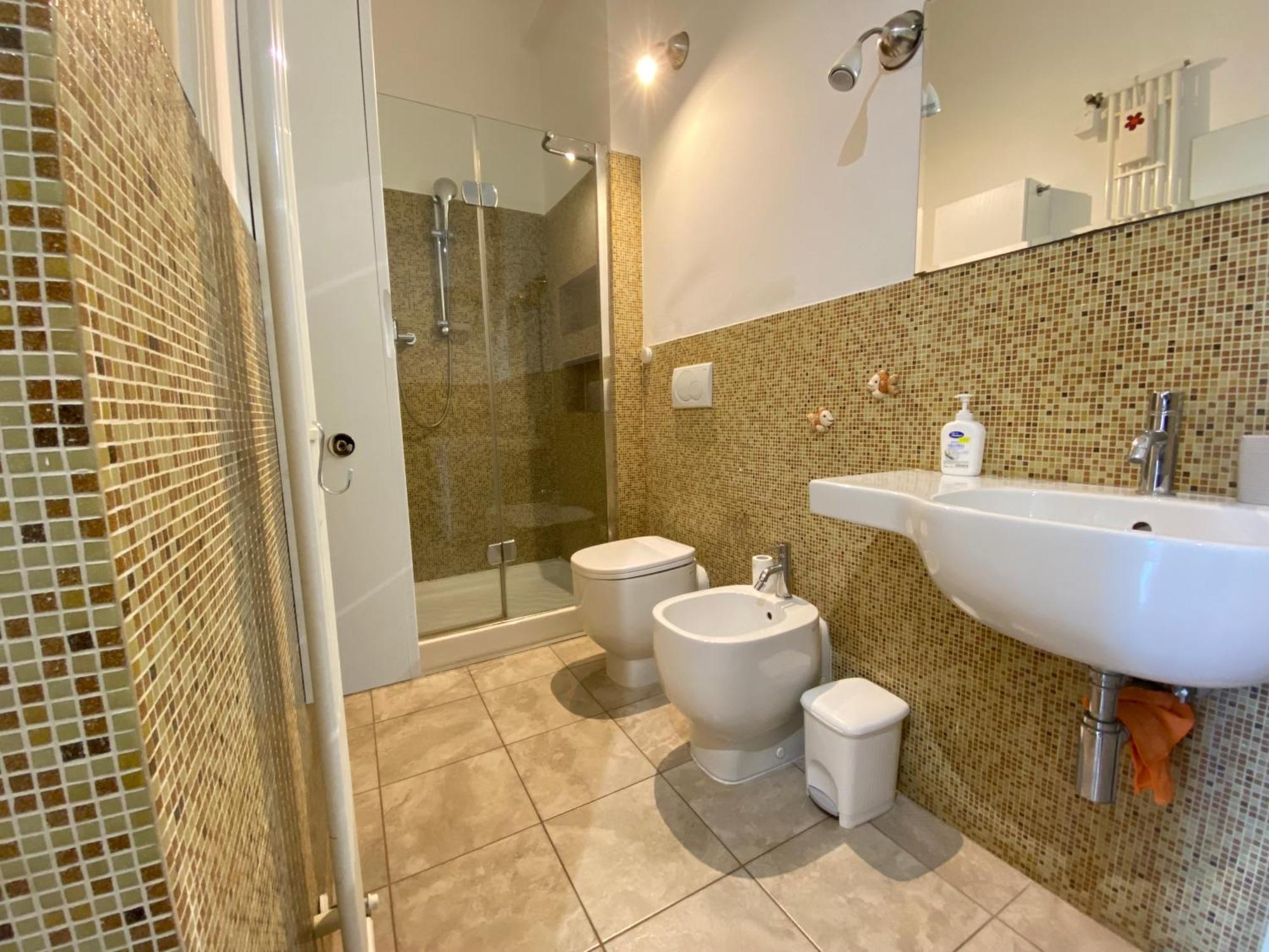 Avantgard Rooms Western Station Болонья Экстерьер фото